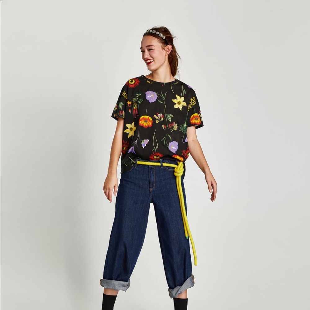 Worn once. Small size ZARA top.